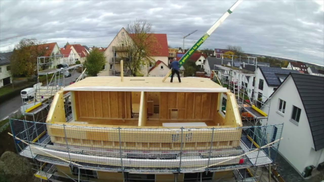 Montage eines Einfamilienhauses in Holzbauweise